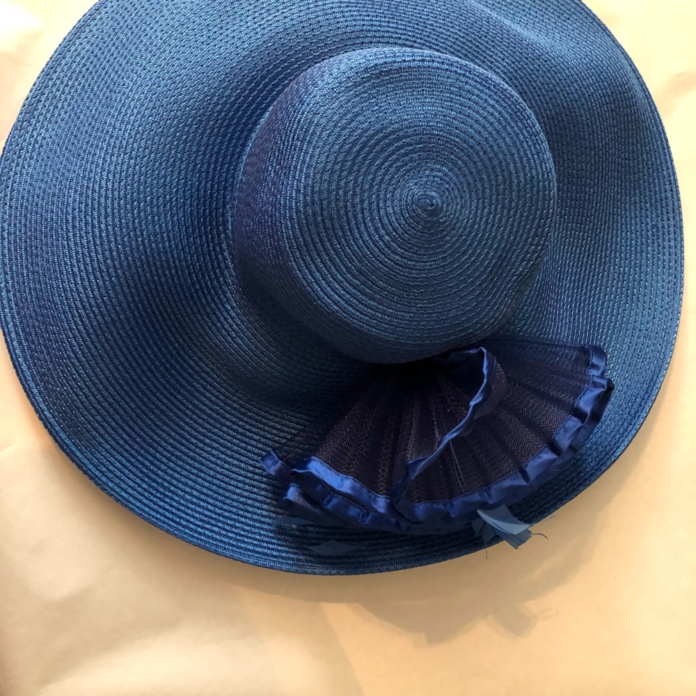 August Hat